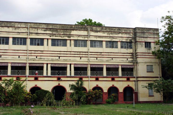 https://cache.careers360.mobi/media/colleges/social-media/media-gallery/11331/2019/7/25/Campus View of David Hare Training College Institute of Advanced Studies in Education Kolkata_Campus-View.jpg